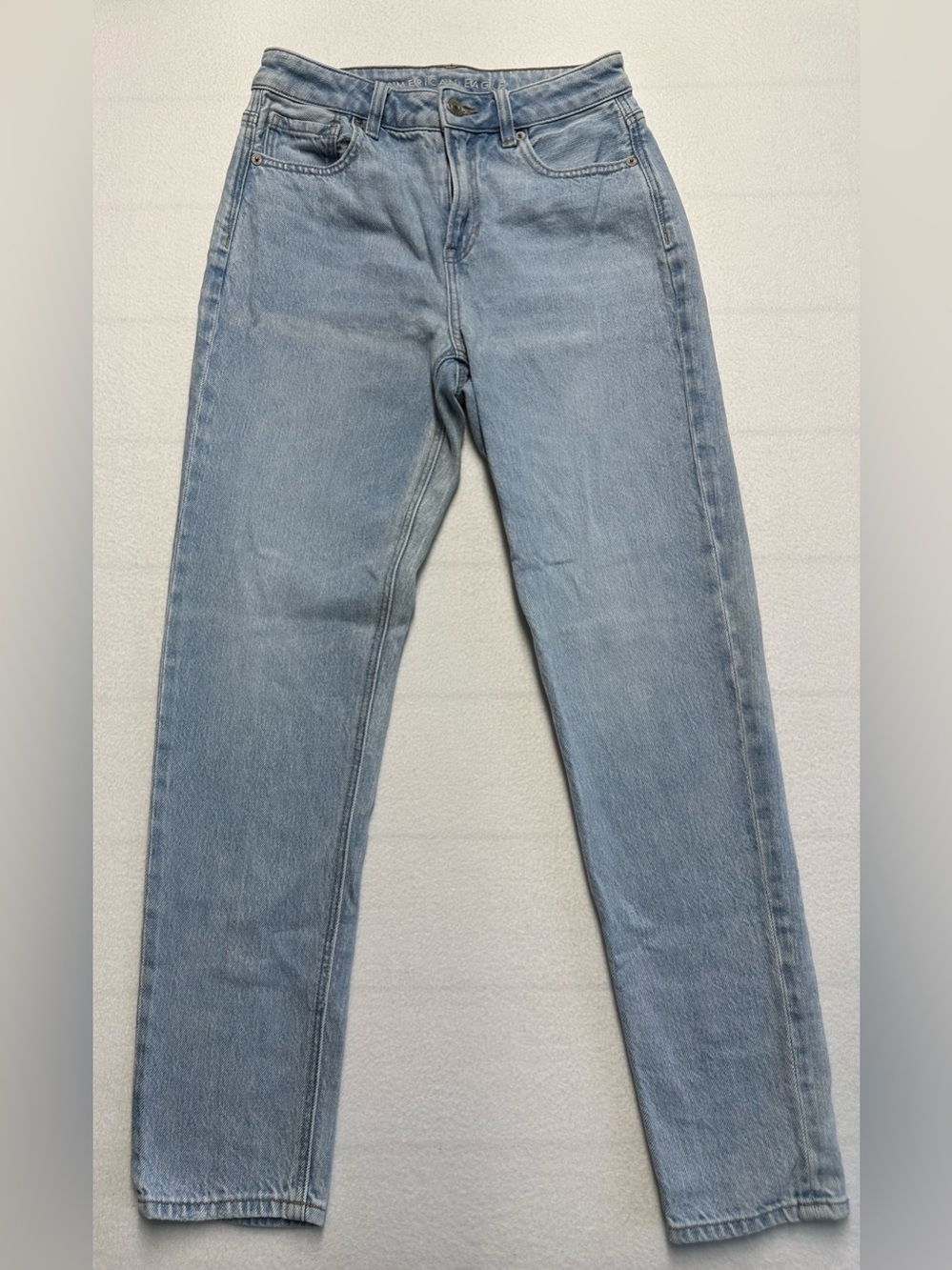 American Eagle Strigid Mom Jeans Women’s 0 Light Wash High Rise Straight Denim
